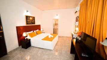 Kamar Triple Standar, 1 Tempat Tidur Queen, akses difabel, Boleh Merokok | 1 kamar tidur, seprai premium, dan selimut bulu angsa