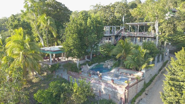 Property grounds - Zapote Tree Inn (Flores)