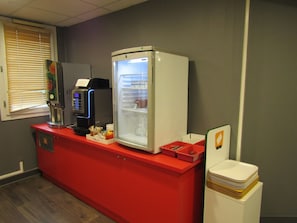 Café da manhã com buffet todos os dias (EUR 5.90 por pessoa)