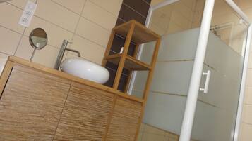 Family Suite, 3 Bedrooms | Bathroom | Shower, free toiletries, hair dryer, bidet