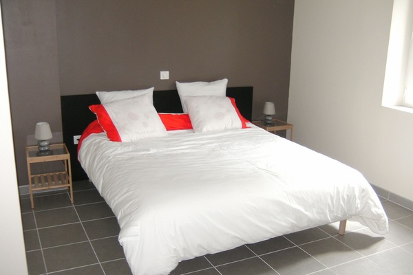 Habitación doble, con acceso para personas discapacitadas (Beige) | Decoración personalizada, muebles diferentes y escritorio