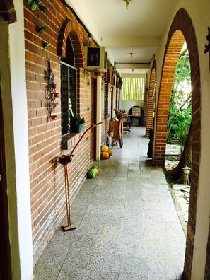 Hallway - Hotel Villa Los Arcos (Flores)