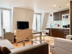 Exclusive Apartment, 2 Bedrooms, Non Smoking, 2 Bathrooms | Living area