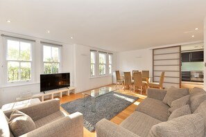 Living area - Lexham Gardens (London)