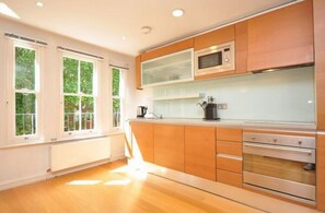 Superior Apartment, 1 Bedroom, Non Smoking, City View | Private kitchen