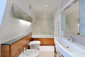 Exclusive Apartment, 2 Bedrooms, Non Smoking, 2 Bathrooms | Bathroom