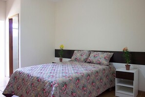 Quarto Casal | Minibar, desk, free WiFi, bed sheets - Pousada Rural Águas da Prata (Aguas da Prata)