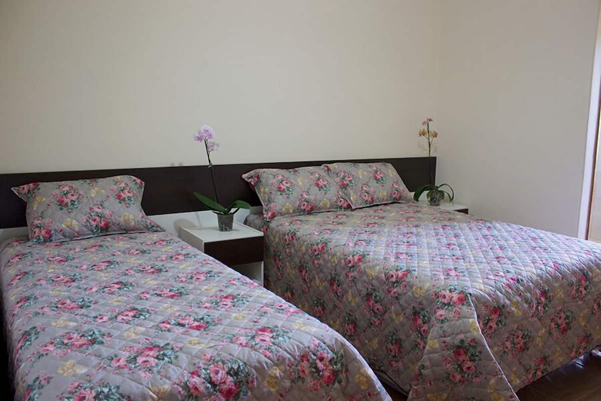 Minibar, bureau, Wi-Fi gratuit, draps fournis