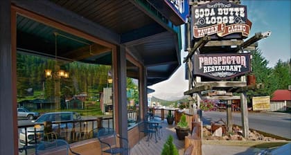Soda Butte Lodge
