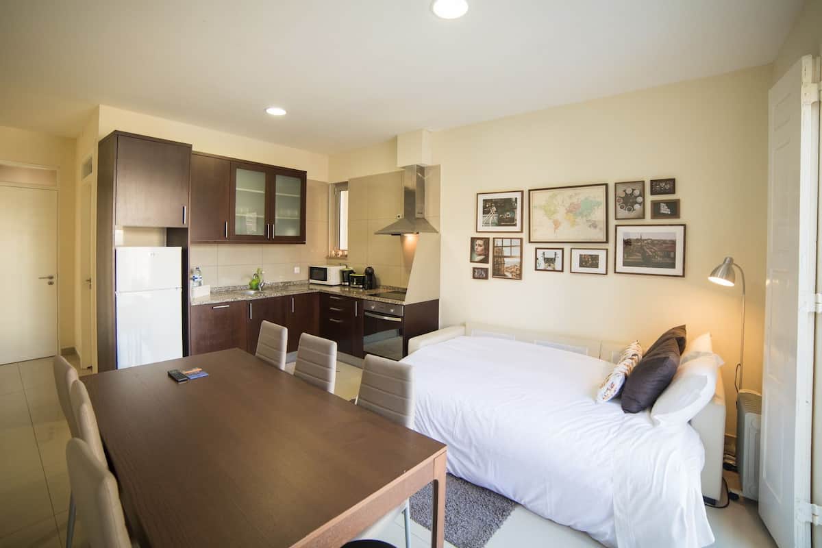 Apartamento, 2 quartos (1) | Área de estar | TV de tela plana