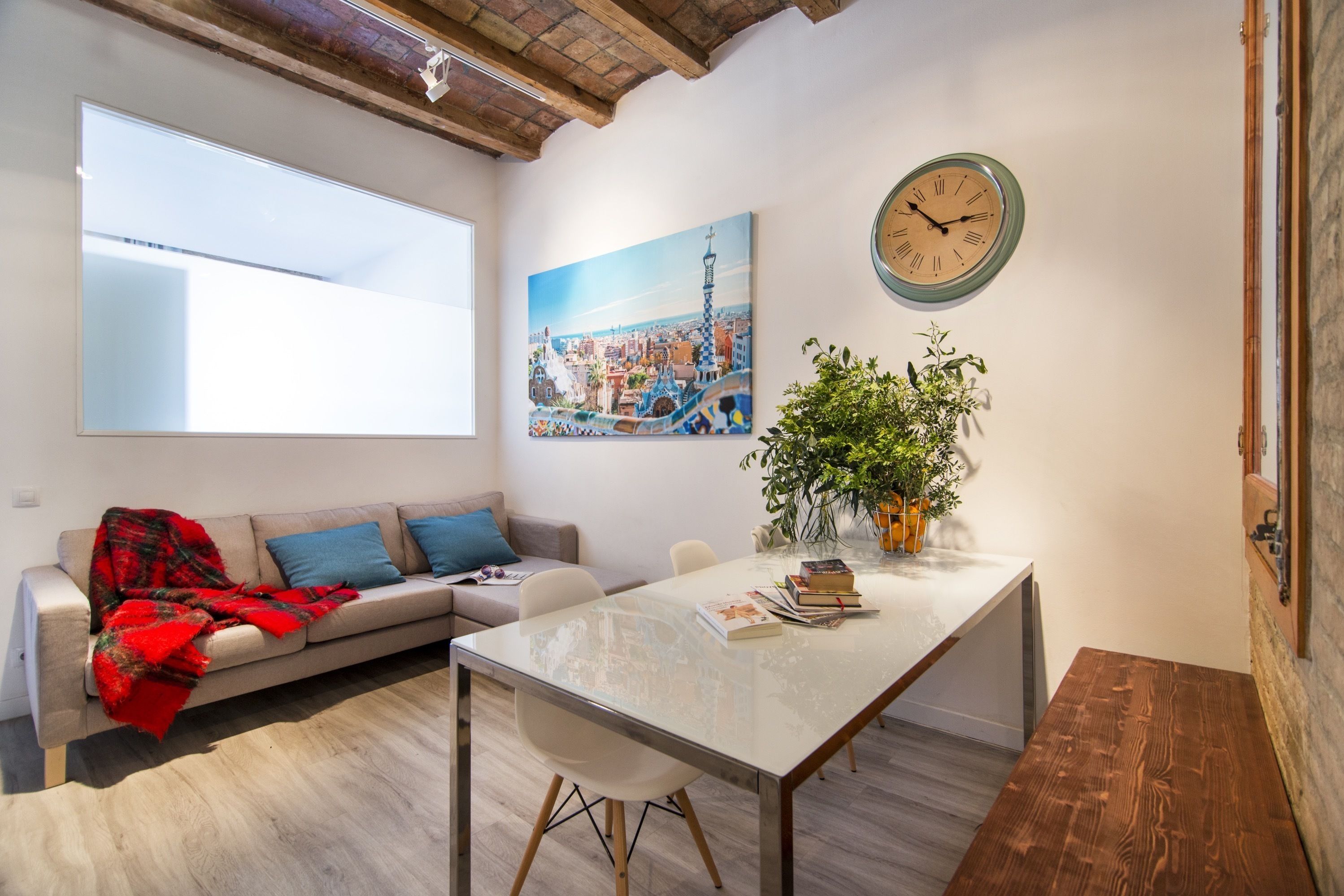 ألحفة محشوة بالريش وبديكورات فريدة لكل غرفة ومكواة/لوح كي