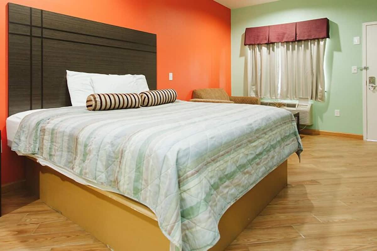 Room, 1 King Bed, Non Smoking | Desk, blackout curtains, iron/ironing board, free WiFi