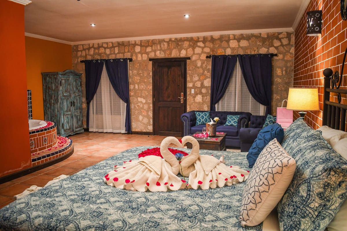 grand suite, 1 king bed, non smoking | desk, iron/ironing board, rollaway beds, free wifi