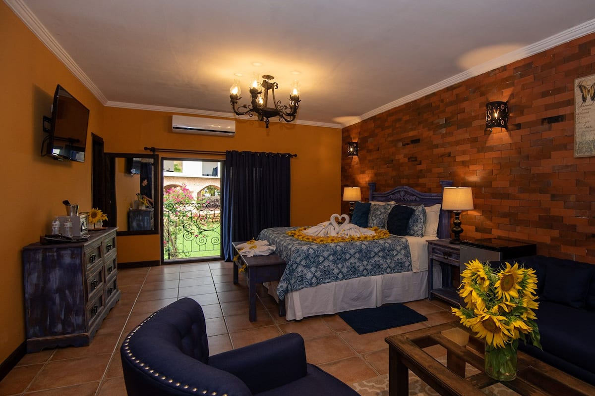 grand suite, 1 king bed, non smoking | desk, iron/ironing board, rollaway beds, free wifi