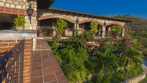 Exterior detail - Hacienda San Vicente (San Francisco)