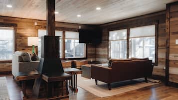 ๋น๋ผ | ๊ฑฐ์ค ๊ณต๊ฐ | ์ค๋งํธ TV, ํ๋ฃจ, ์คํธ๋ฆฌ๋ฐ ์๋น์ค