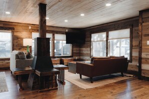 Living area - Teton Valley Resort (Victor)