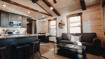 Signature Teton Lodge | Living area | Smart TV, Hulu, streaming services