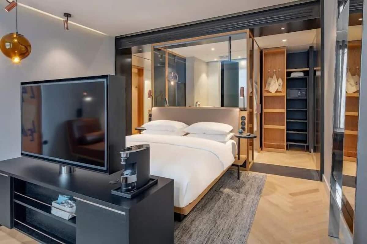 Gratis produkter i minibar, värdeförvaringsskåp på rummet och skrivbord