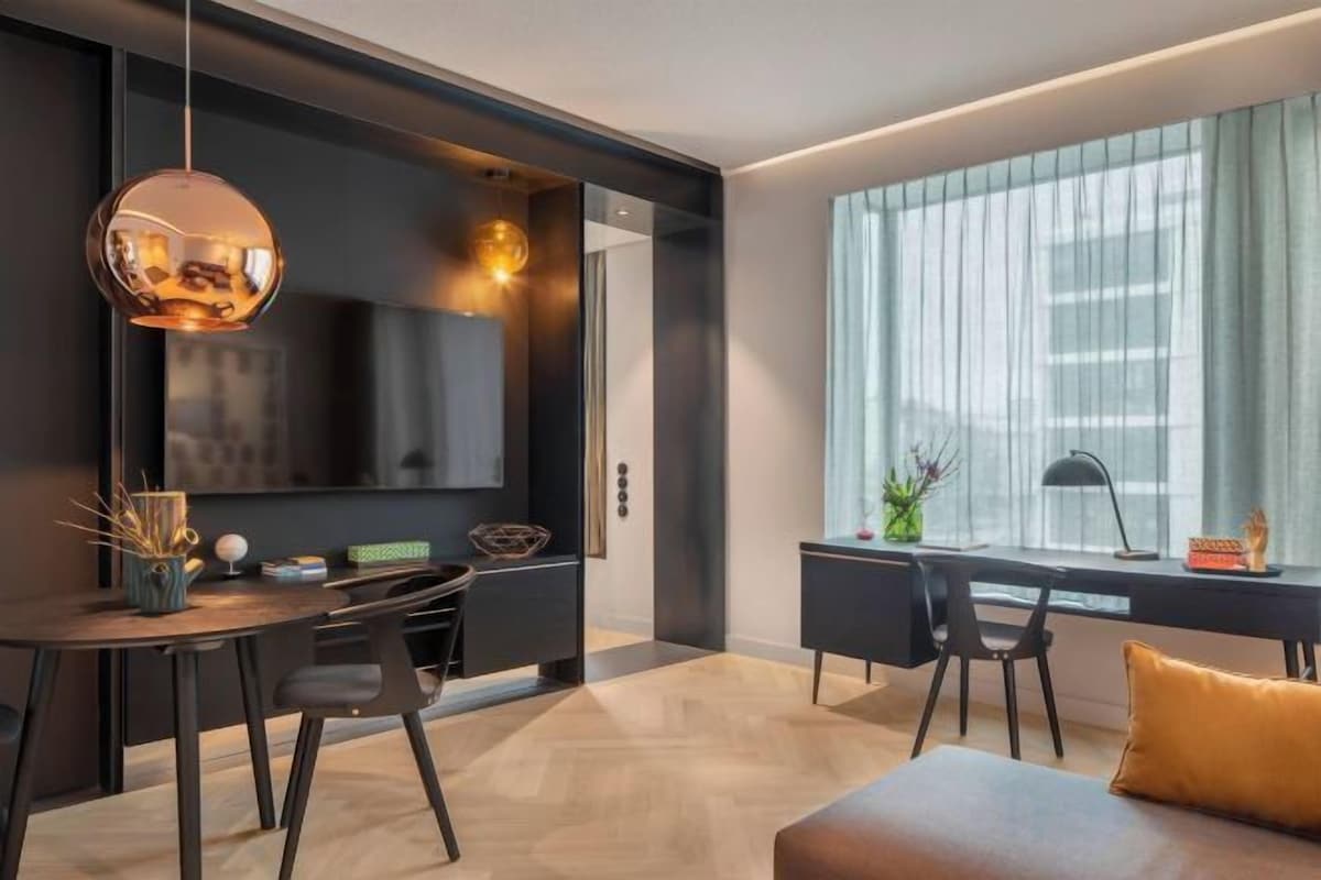 Living area | Flat-screen TV, heated floors, offices