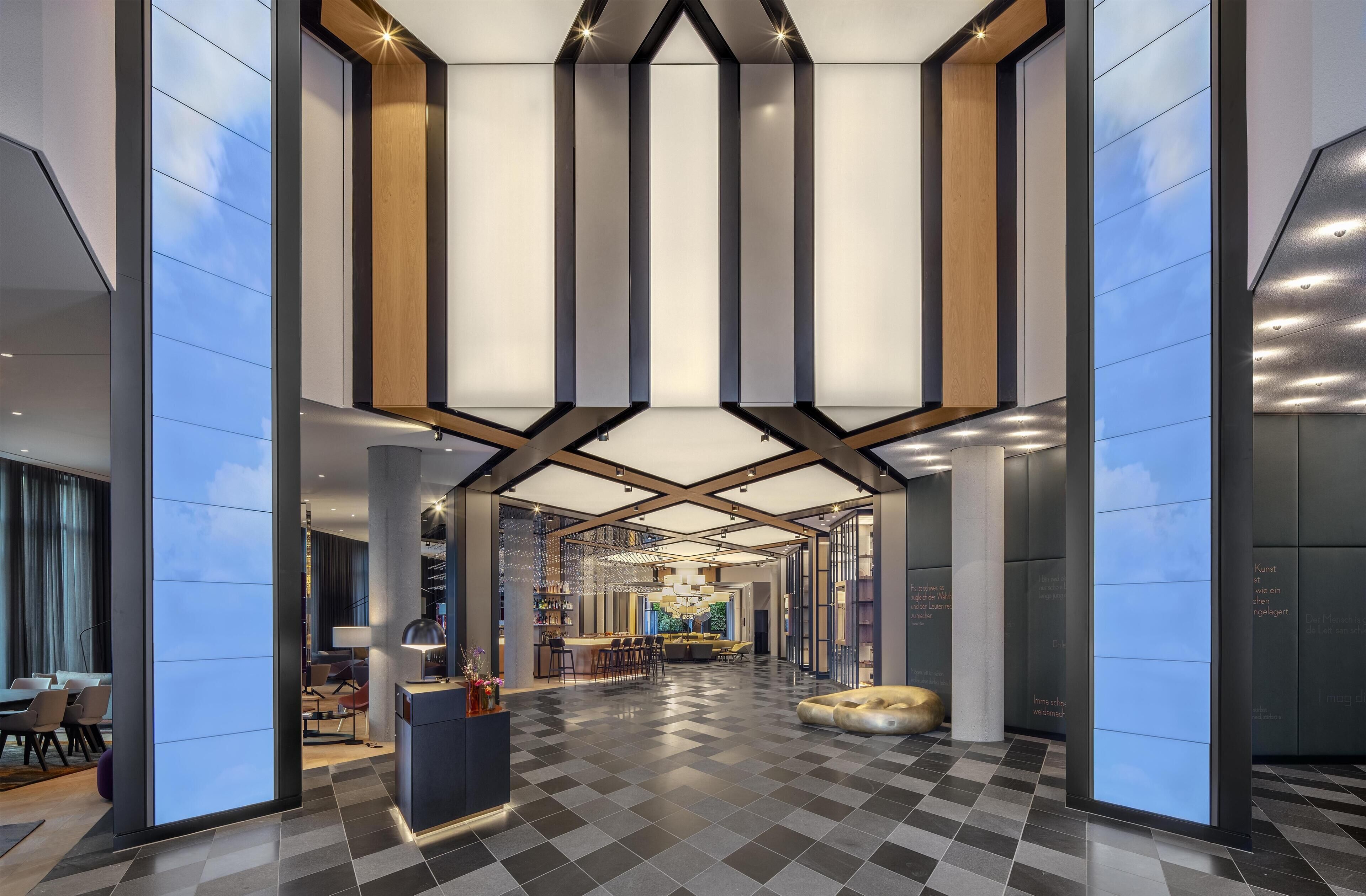 Bar auf der Dachterrasse, Speisen im Freien