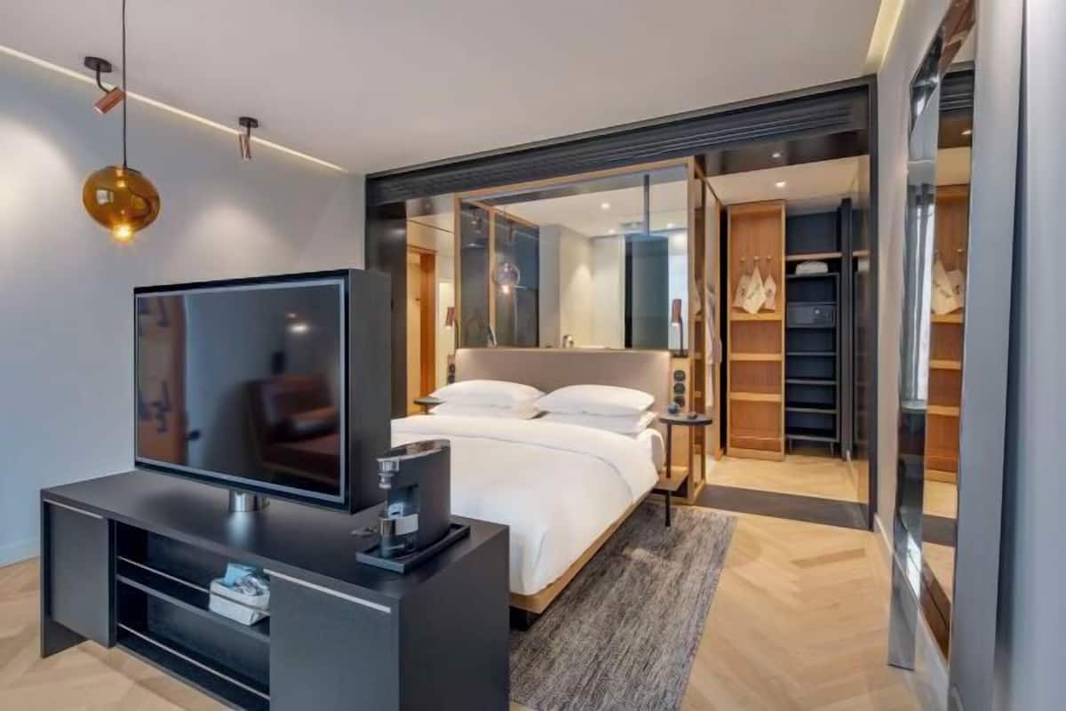 Gratis produkter i minibar, värdeförvaringsskåp på rummet och skrivbord