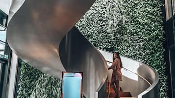 Bar auf der Dachterrasse, Speisen im Freien