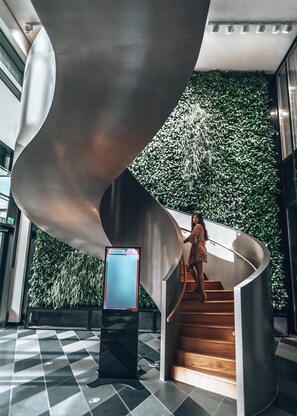 Rooftop bar, alfresco dining, open select days - ANDAZ MUNICH SCHWABINGER TOR, BY HYATT (Munich)