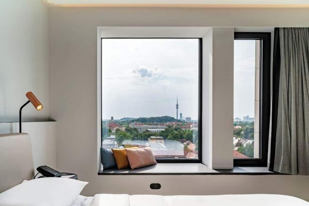 Gratis produkter i minibar, värdeförvaringsskåp på rummet och skrivbord