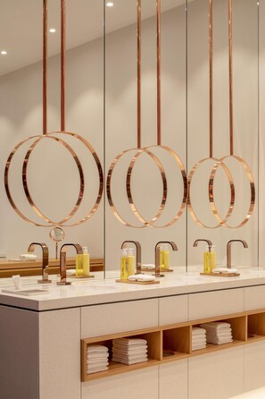 Dusche, Regendusche, Designer-Toilettenartikel, Haartrockner