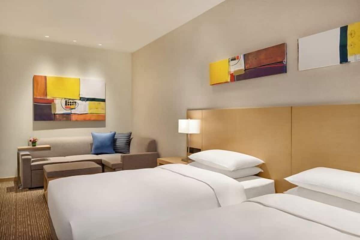 Premium bedding, in-room safe, desk, iron/ironing board