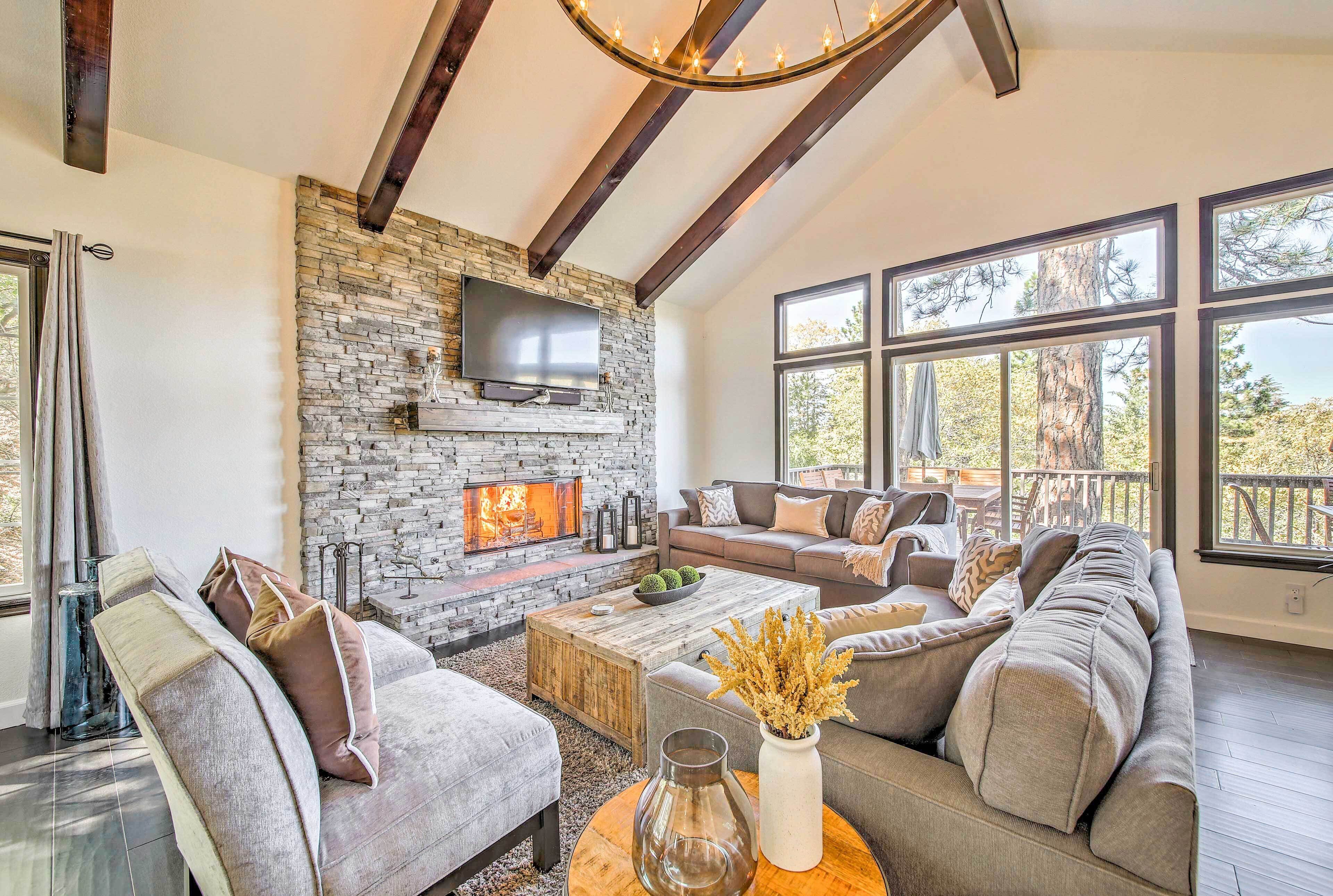 Lake Arrowhead Home w/Views - 3 Mi to Village