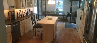 5 bedroom historic home-perfect for college graduations!