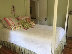 5 bedrooms, iron/ironing board, WiFi, bed sheets - 5 bedroom historic home-perfect for college graduations! (Ardmore)