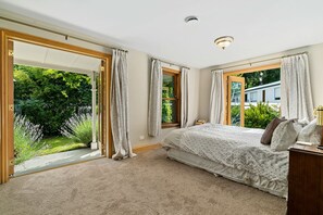 3 bedrooms, iron/ironing board, travel cot, free WiFi