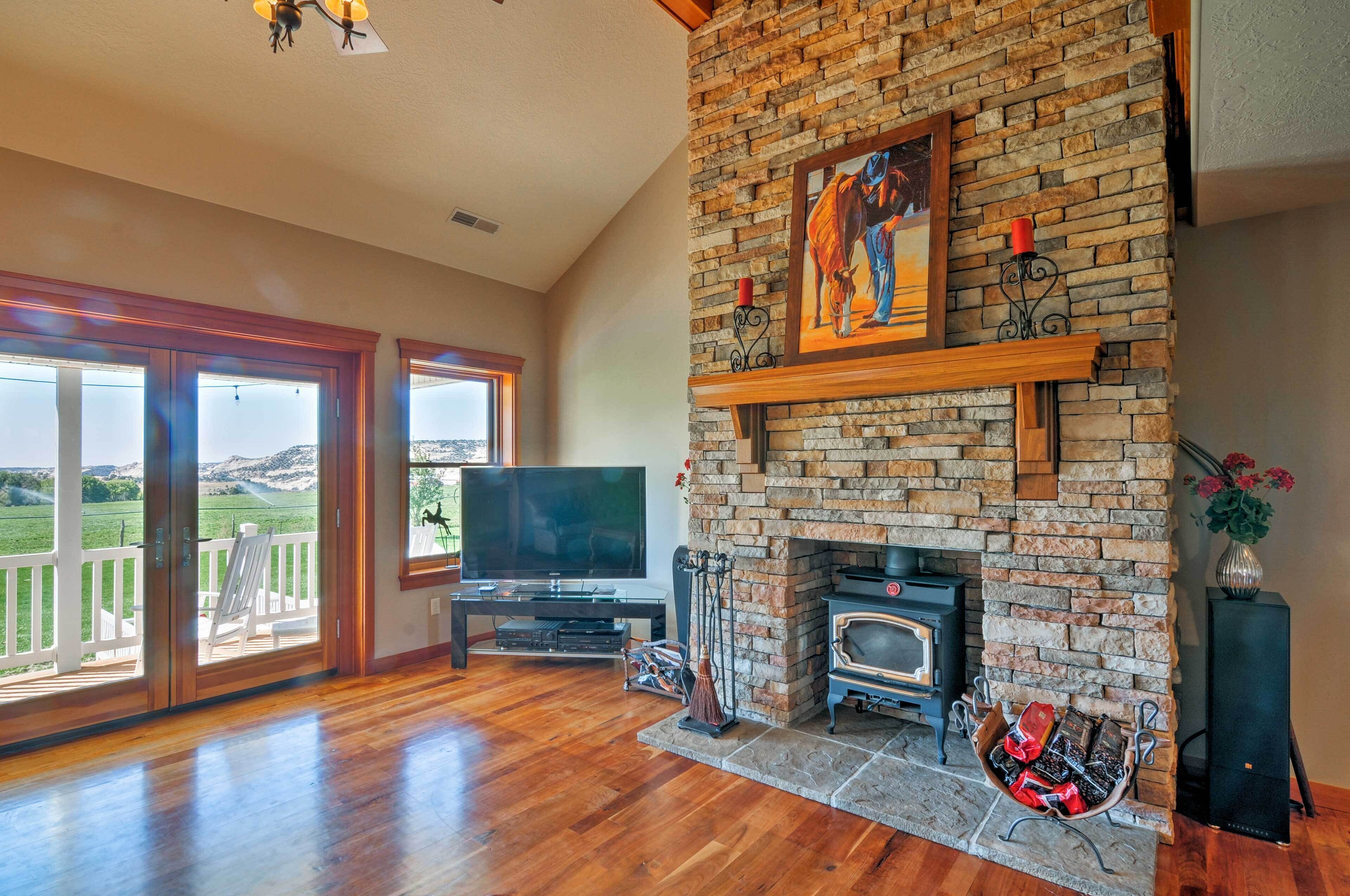 Custom Home W/ Decks In Boulder! Gateway To Parks! - Boulder, UT