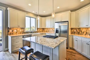 Fridge, microwave, stovetop, dishwasher - Chic Willamette Valley Home w/ Deck & Vineyard! (Gaston)