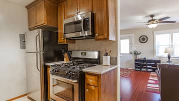 Fridge, microwave, oven, coffee/tea maker