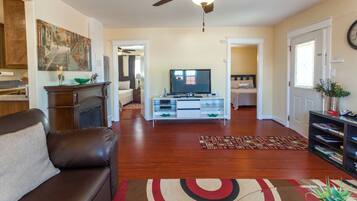 Televisión, reproductor de DVD y estéreo