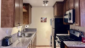 Fridge, microwave, oven, coffee/tea maker