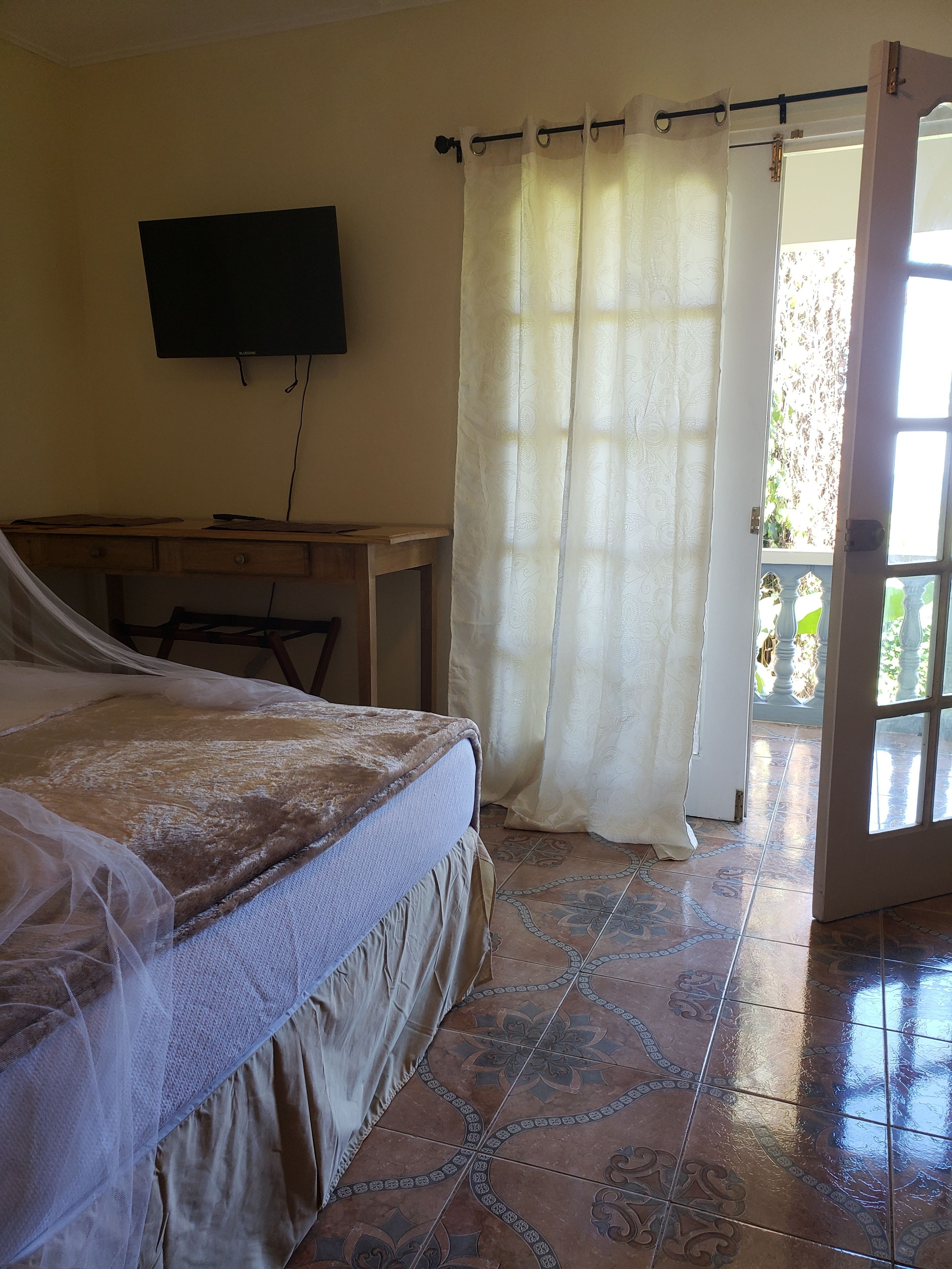 Signature Room, 1 Queen Bed, Non Smoking, Ocean View | Premium bedding, individually decorated, individually furnished, desk