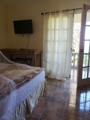 Quarto com design assinado, 1 cama Queen, para não fumantes, vista para o oceano | Roupas de cama premium, individualmente decorados