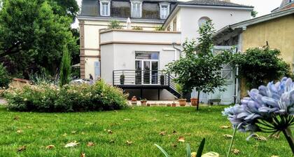 Charmant appartement récent dans une belle villa à quelques pas du centre
