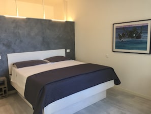3 Schlafzimmer, Schreibtisch, Bügeleisen/Bügelbrett
