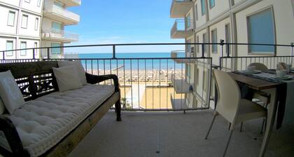 Grand appartement en bord de mer avec grande terrasse