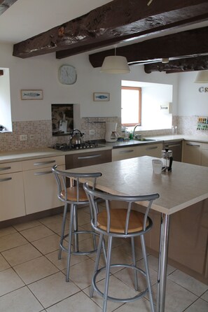 Fridge, microwave, dishwasher, coffee/tea maker