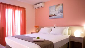 3 bedrooms, in-room safe, iron/ironing board, free WiFi