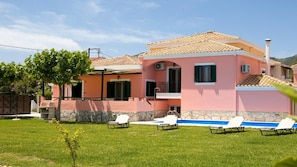 Exterior - Villa Ioanna (Anthemis villas) - Private Pool, 500sqm garden, playground for ki (Kariotes)