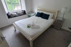 2 chambres, fer et planche à repasser, Wi-Fi, draps fournis