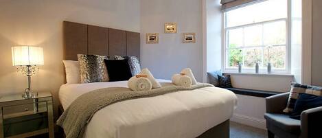 2 chambres, fer et planche à repasser, Wi-Fi, draps fournis